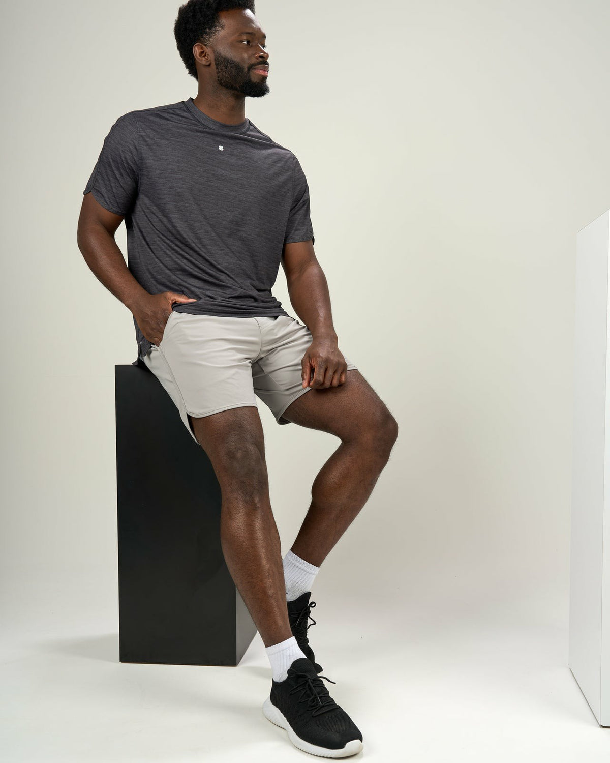 Black Clover Men's Dark Grey Athletic Fit Tee for Gym and Performance