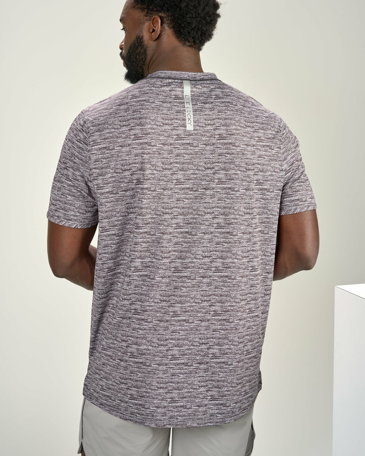 Black Clover Men's Light Grey Athletic Fit Tee for Gym and Performance