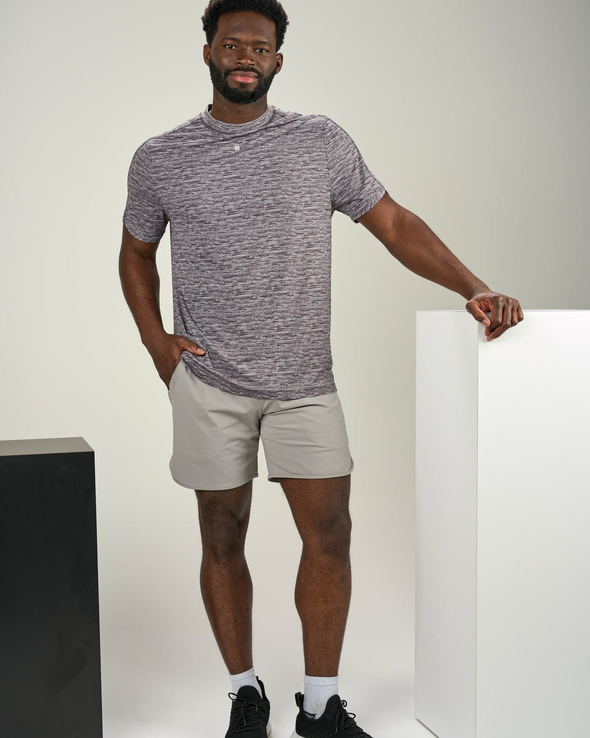 Black Clover Men's Light Grey Athletic Fit Tee for Gym and Performance