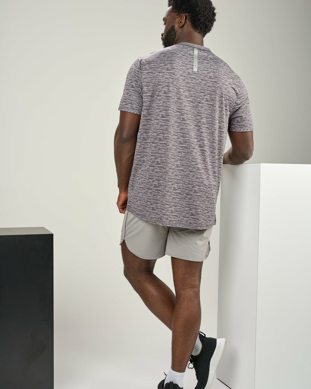 Black Clover Men's Light Grey Athletic Fit Tee for Gym and Performance